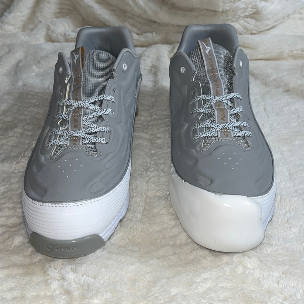 NEW Mizuno 9-Spike Ambition 3 Low Metal Baseball Cleats Grey/White Men's Size 14 - Picture 4 of 15